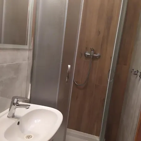 Δωμάτια σε οικογενειακή κατοικία Goscinne R10 Rewa