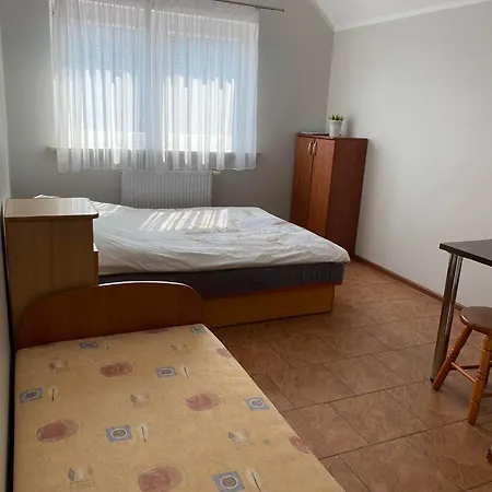 Δωμάτια σε οικογενειακή κατοικία Goscinne R10