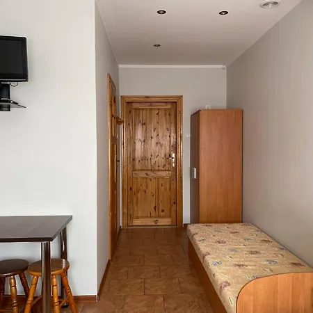 Δωμάτια σε οικογενειακή κατοικία Goscinne R10 *