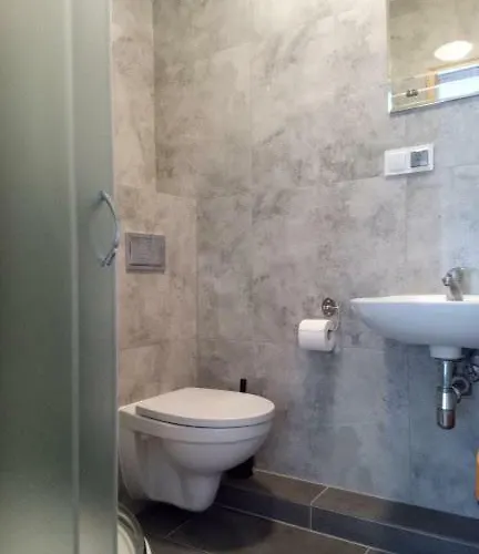 Goscinne R10 * 雷瓦